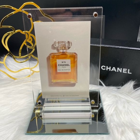 Chanel No 5 Eau de Parfum Card in Acrylic Frame and Stand 4” x 6” NEW! - Picture 1 of 3